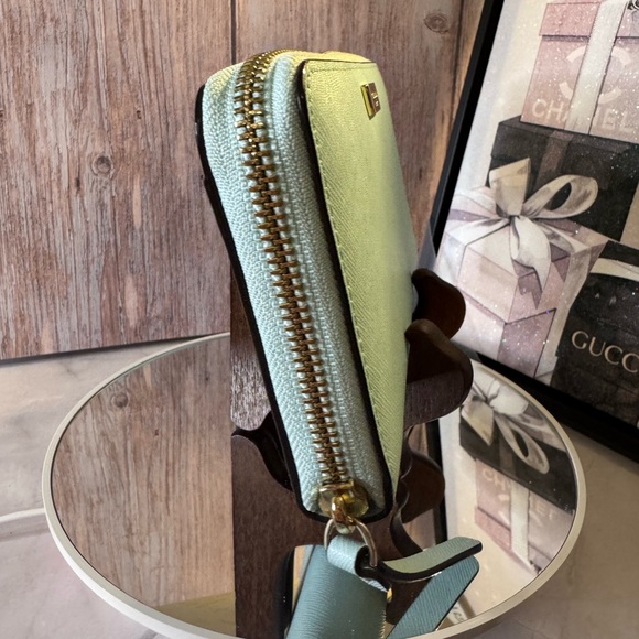 Kate Spade Leather Wallet with gold tone hardware mint green - EUC - Picture 14 of 14